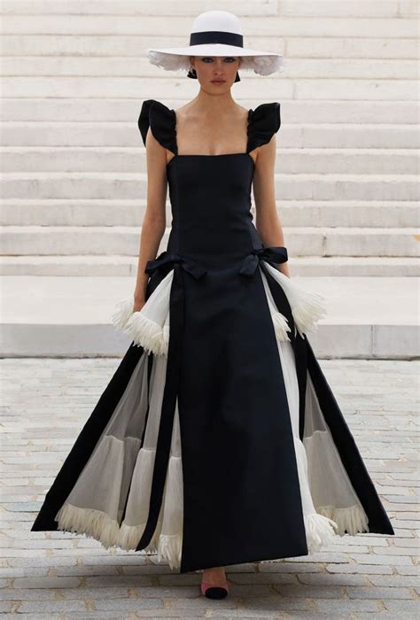 livre haute couture chanel|chanel haute couture today.